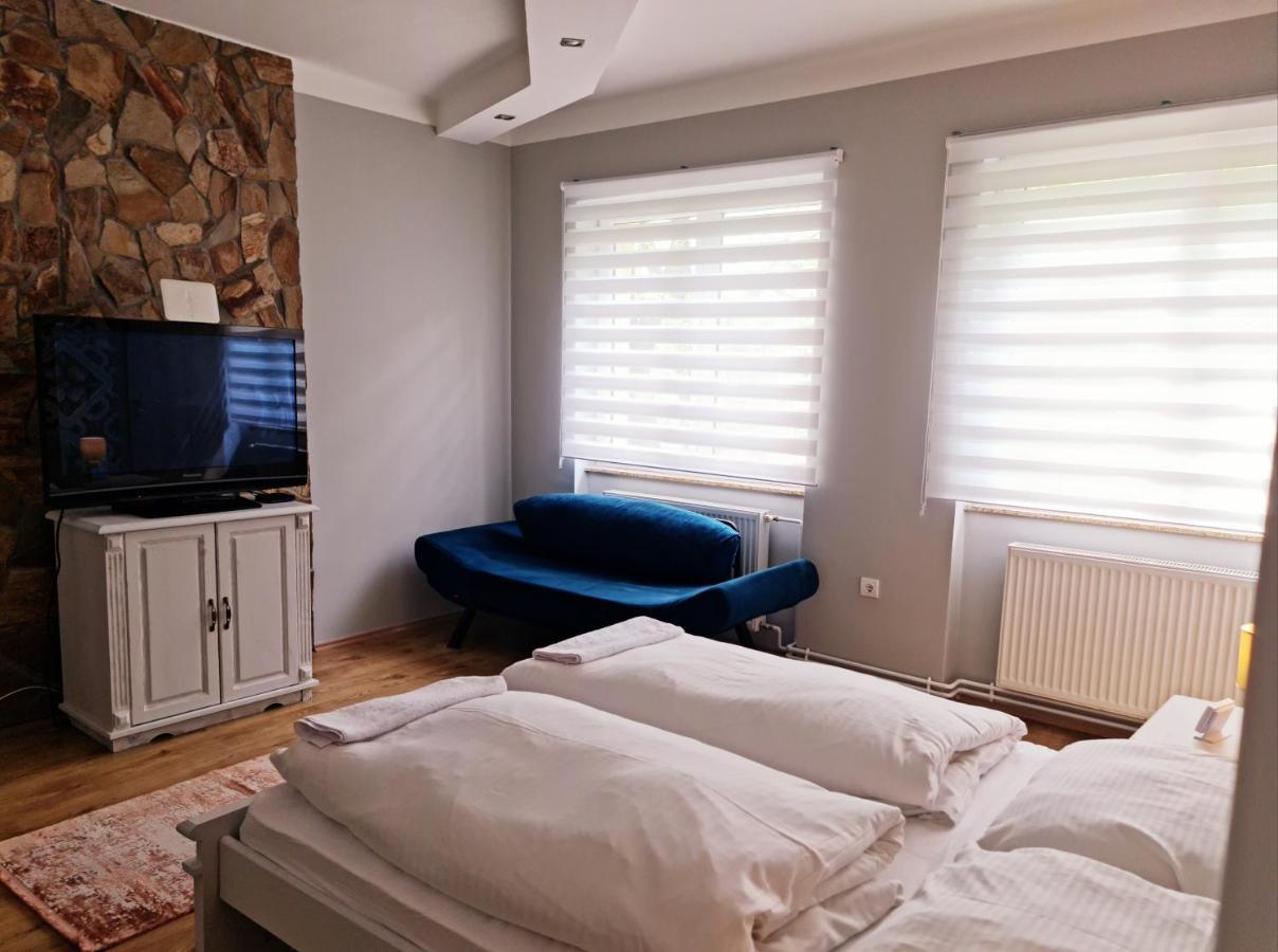 Huerrem Apartman Eger Exterior photo